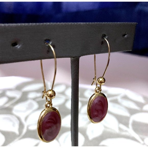 Oval Dangle Shimmery Enamel Purple/Red Swirl Gold Tone Bead Pierced Earrings - Picture 6 of 6